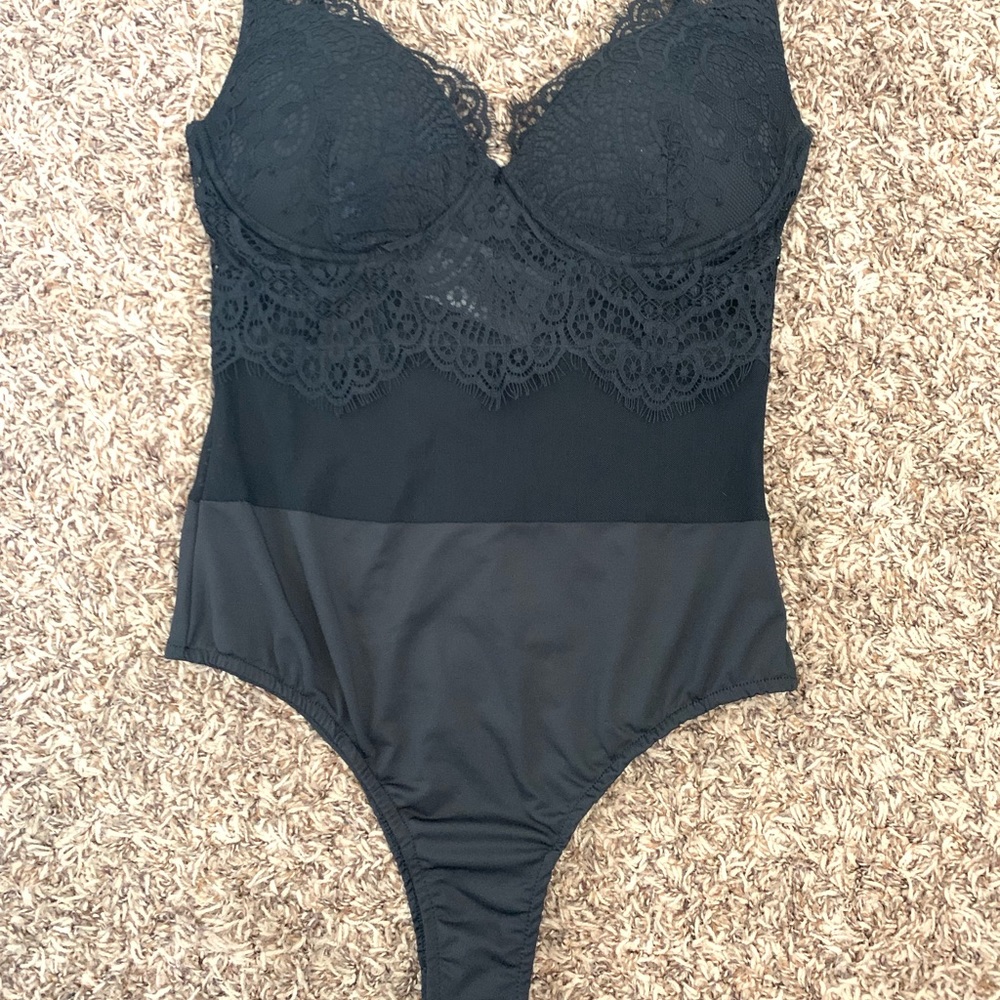***SOLD‼️ BLACK LACE BODYSUIT 🖤